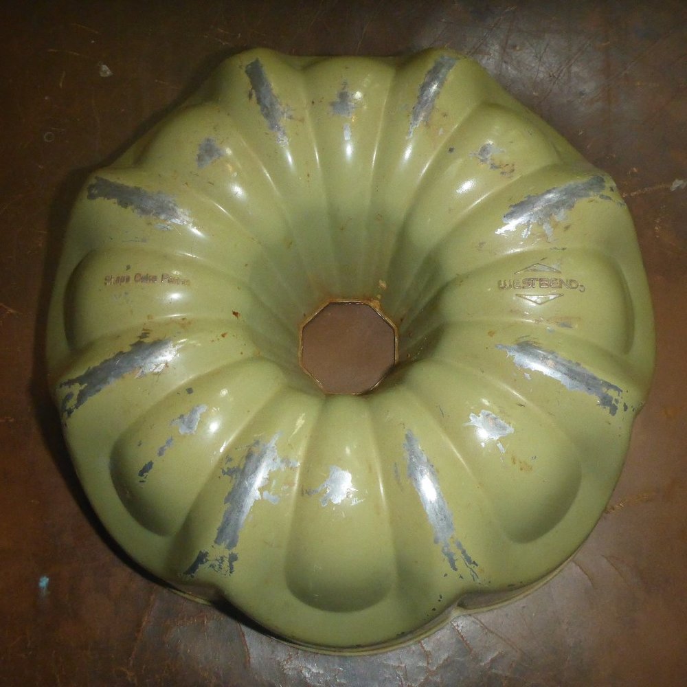 Vintage Westbend Large Metal Bunt Cake Pan